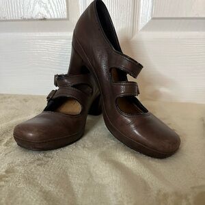Clarks Artisan Women's Size 9M Passion Brown Double Strap Mary Jane Pump Heels